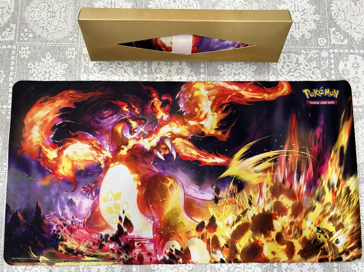 Charizard GigantaMAX Playmat